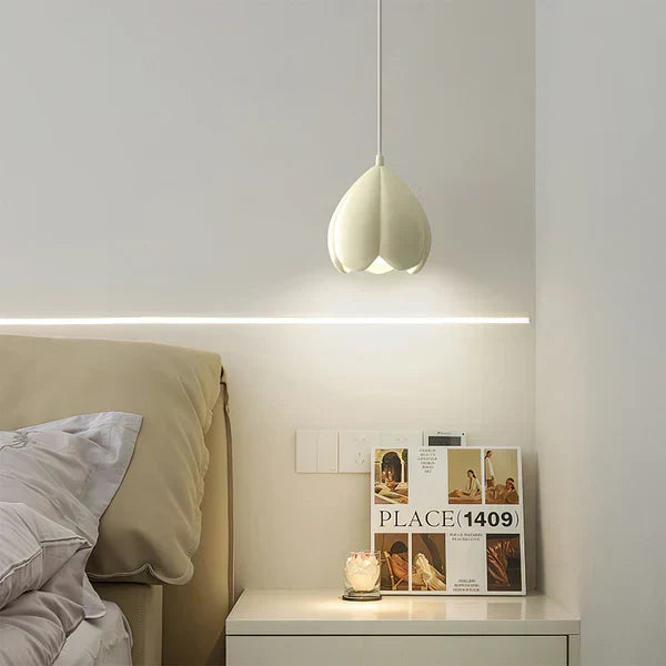 FlowerGlow Ceiling Lamp - Elegant Cream-Colored Ceiling Lamp for Warm, Atmospheric Interiors