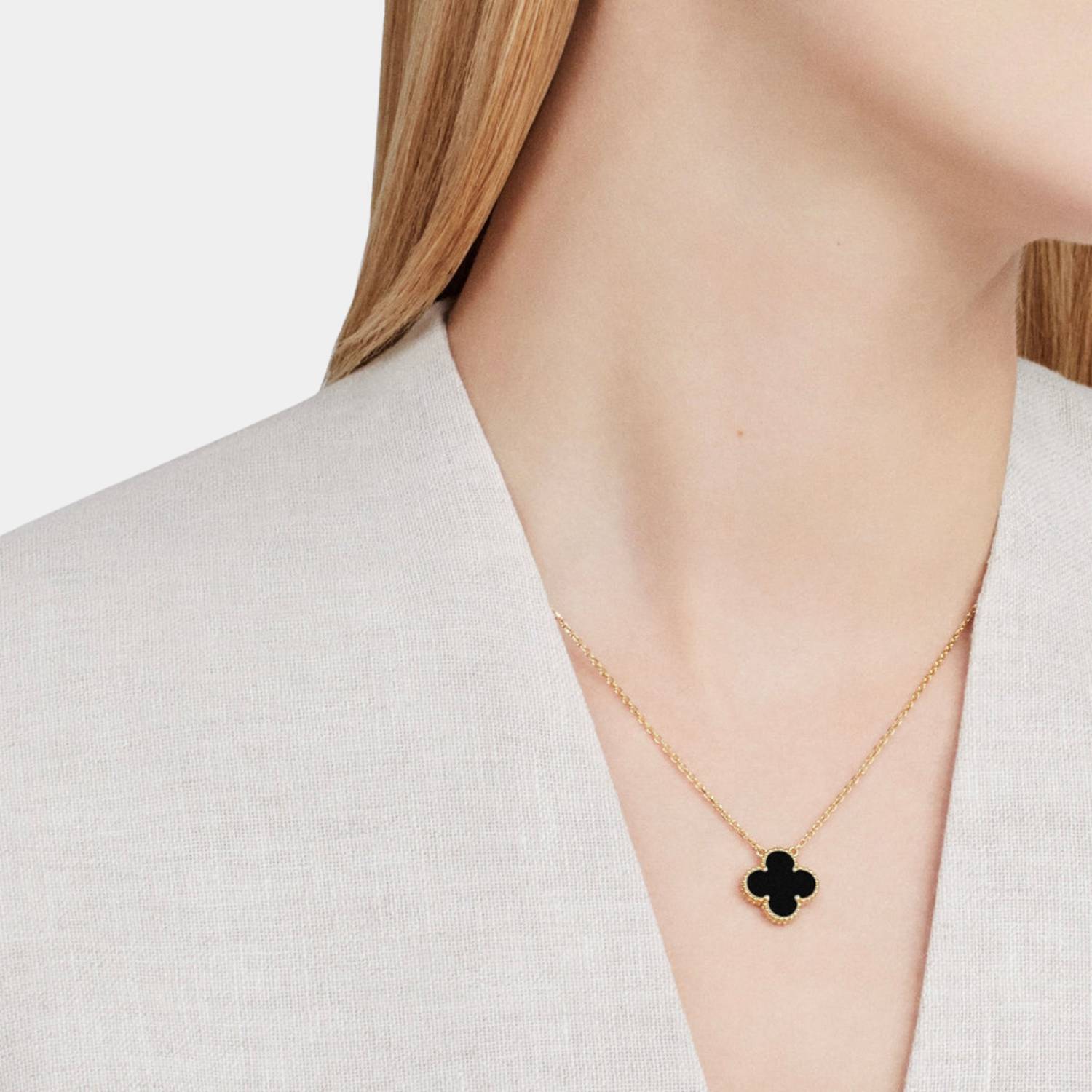 Golden Clover Jewelry Set – Necklace, Bracelet & Earrings