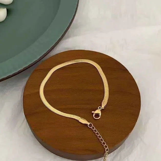 Isolde Slangen Single Bracelet - A Beautiful Accessory for Every Occasion!