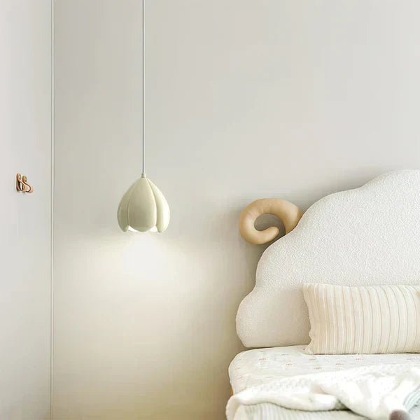 FlowerGlow Ceiling Lamp - Elegant Cream-Colored Ceiling Lamp for Warm, Atmospheric Interiors