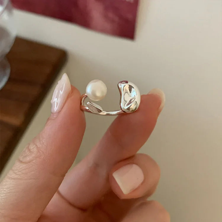 Elin Adjustable Pearl Ring - Stylish and Elegant