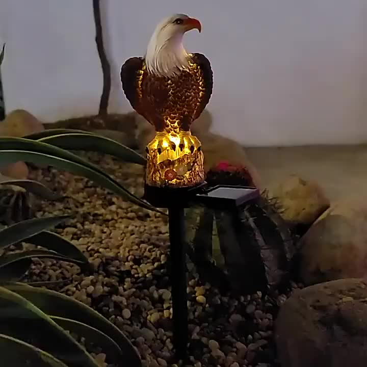 SolarGlow Eagle - Stilig Solcellslampa för Trädgårdsbelysning