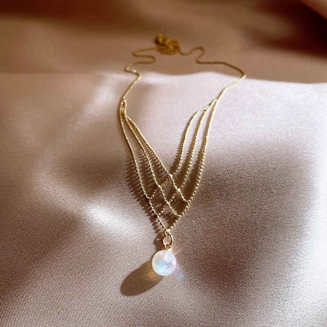 PearlGlow Necklace - Elegant Woven Jewelry