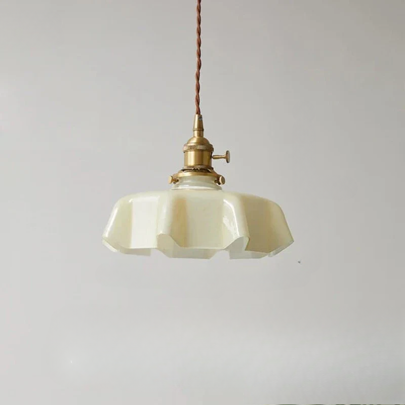 ClassicGleam – Luxurious Brass Pendant Lamp for Timeless Atmosphere