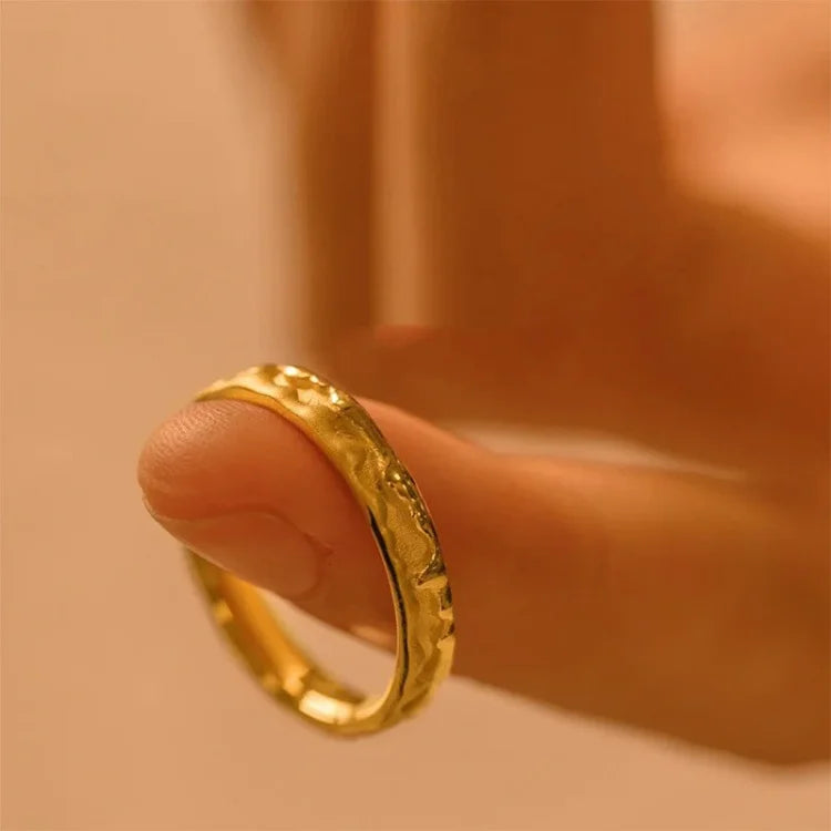 Elegant Sienna Gold Wedding Ring