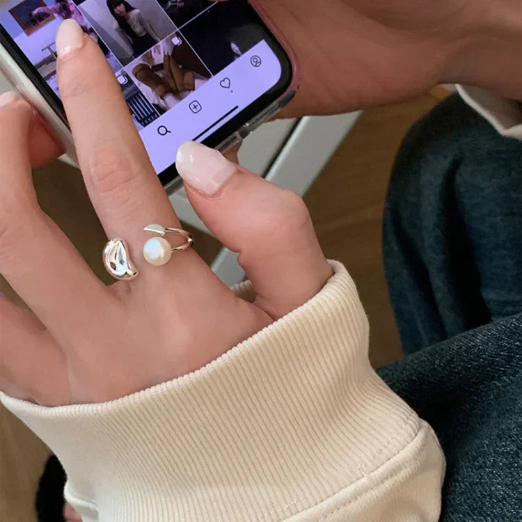 Elin Adjustable Pearl Ring - Stylish and Elegant