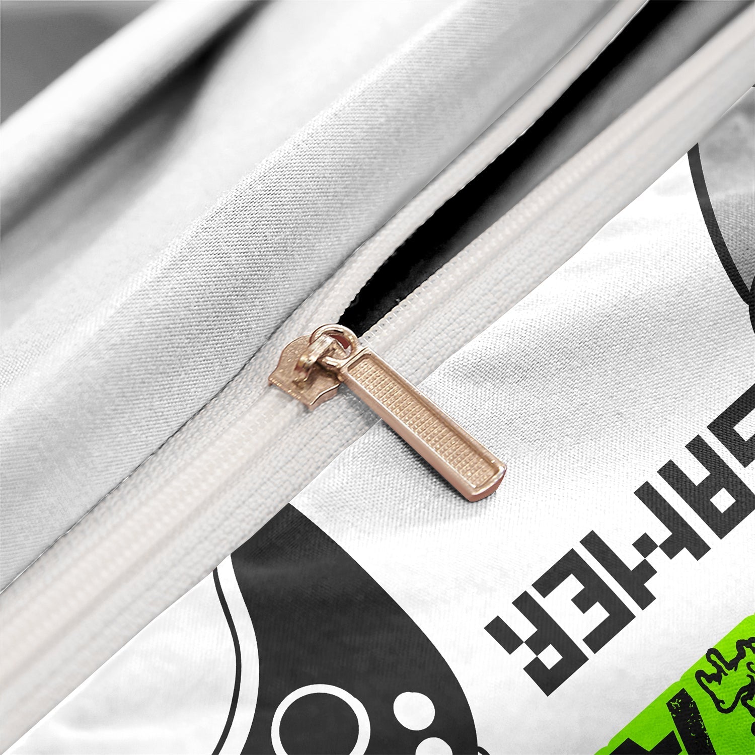 GameDreamer: Luxe Bedding for Adventurous Bedrooms