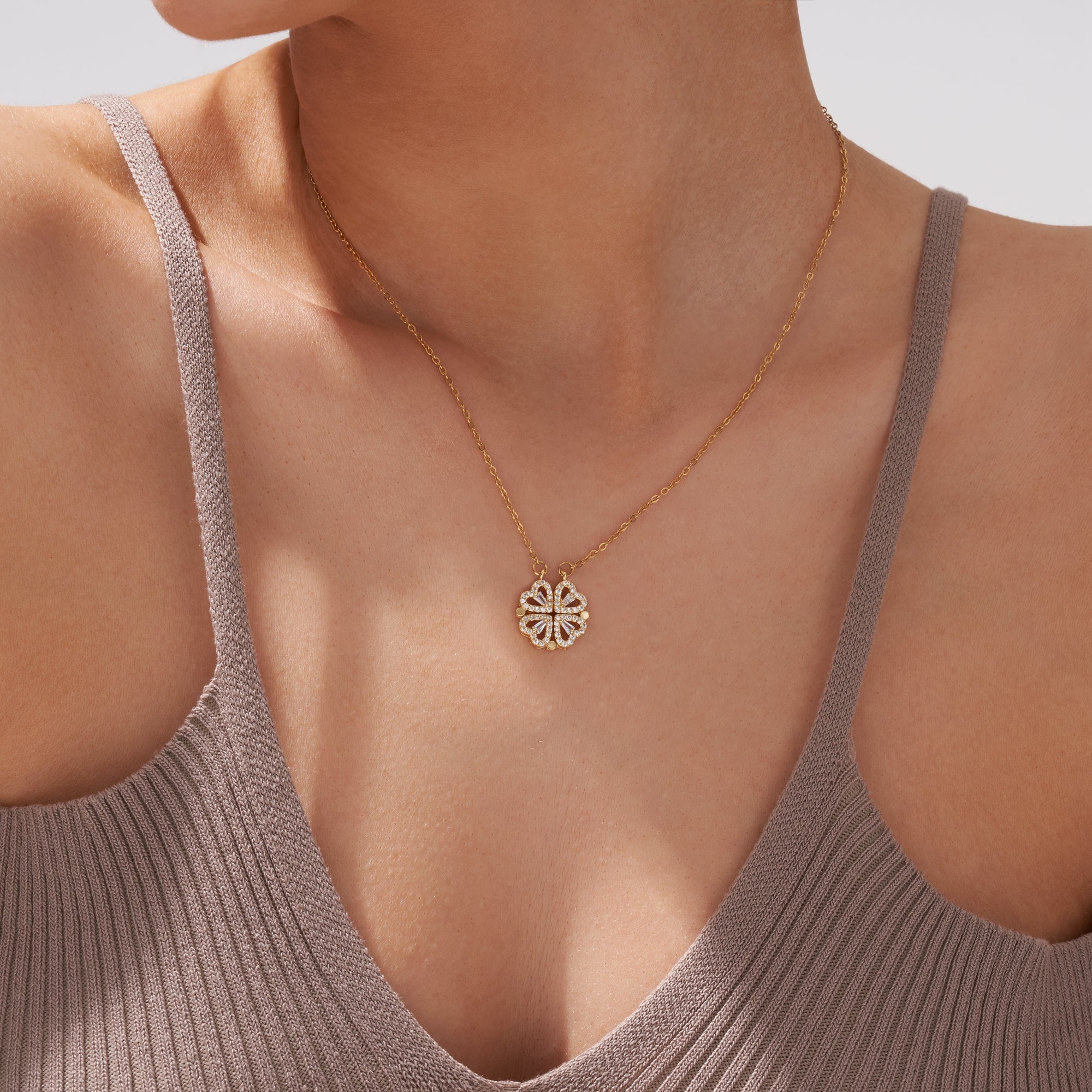 Lucky Charm Necklace - Elegant Heart-Shaped Chain in Gold