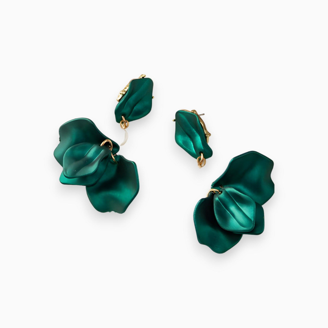 Isabella Earrings – Luxurious Gold Pearls Hanging