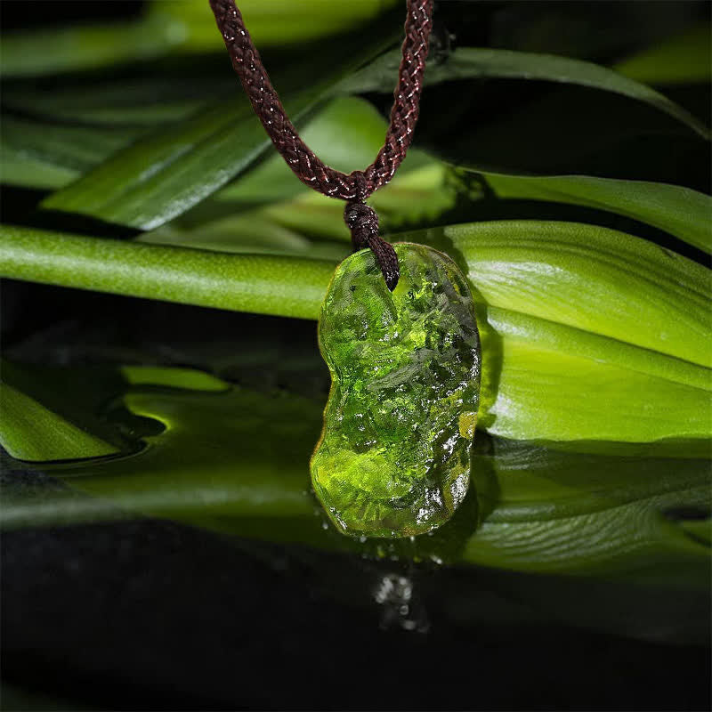 Alina's Captivating Green Moldavite Pendant Necklace for Purification