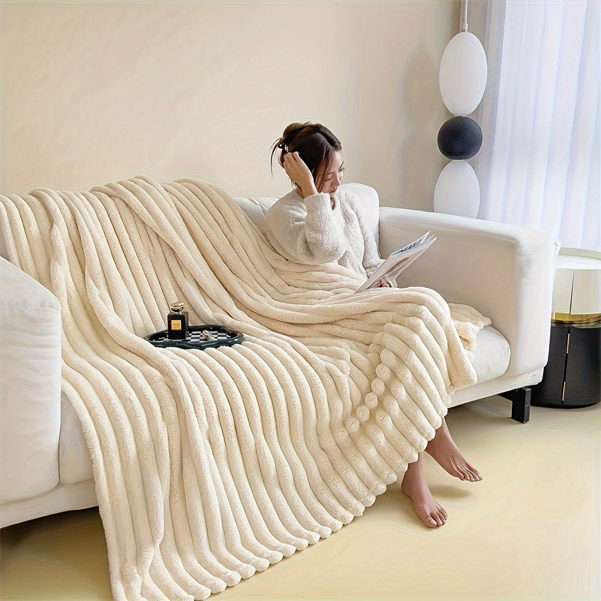 LuxeFleece – Elegant French Style Blanket for Comfort