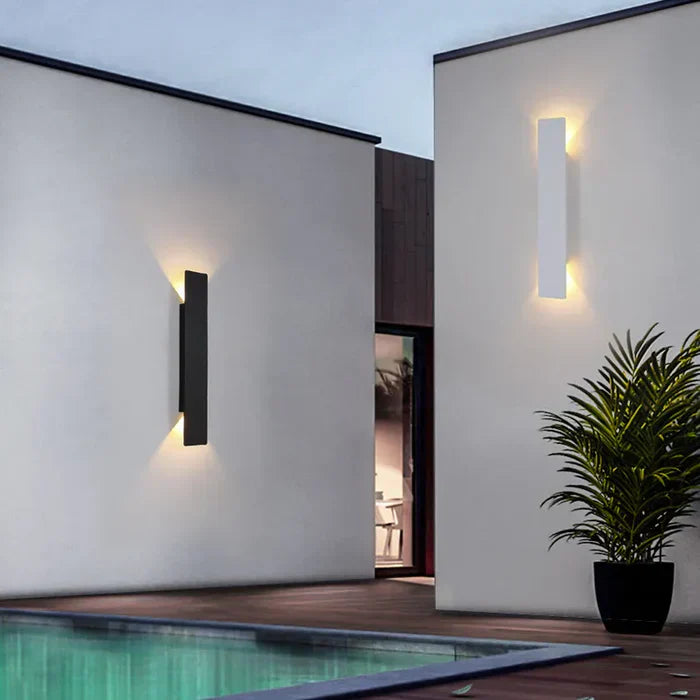 StormGlow lamp - Weatherproof LED outdoor wall light