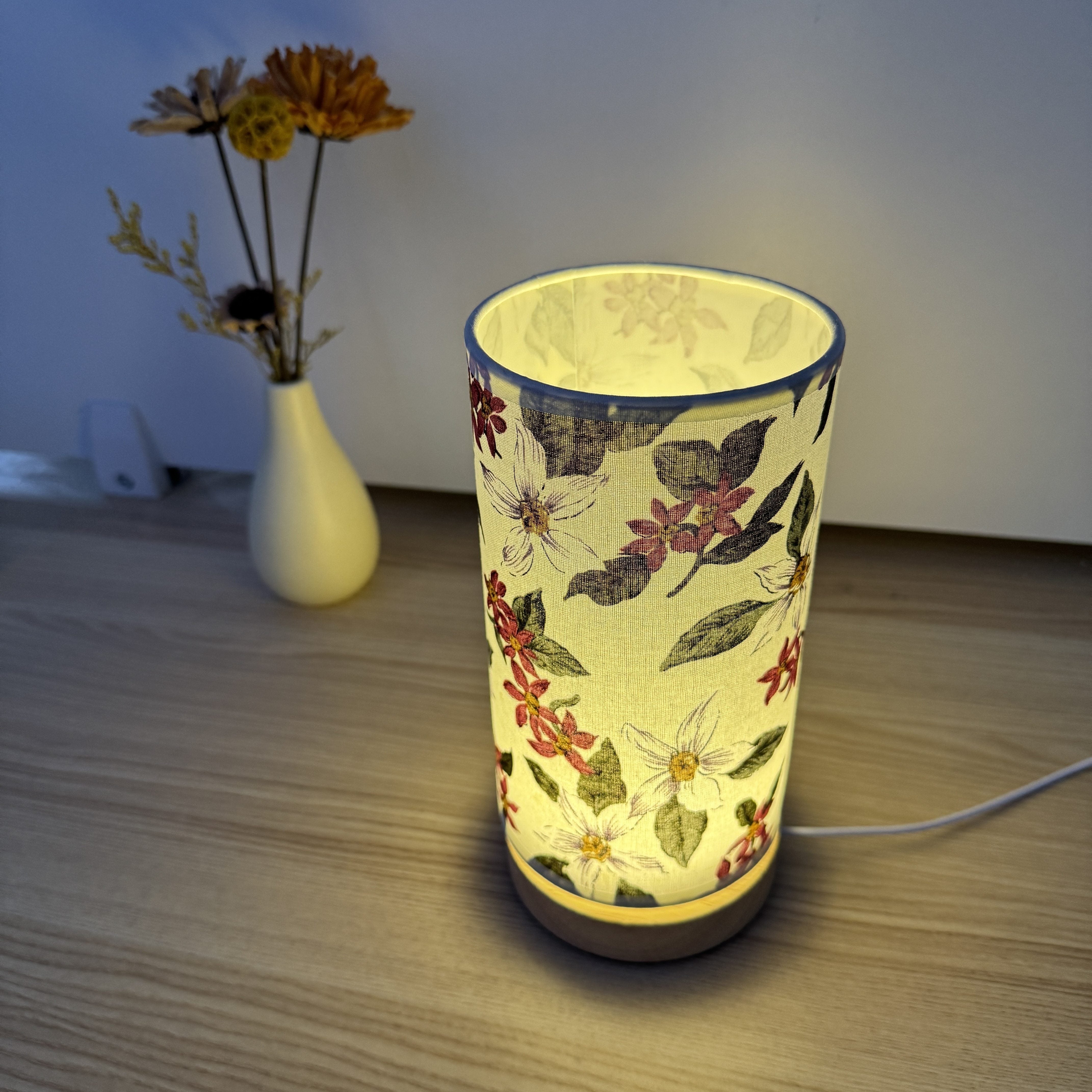 WoodGlow – Kreativ LED Bordslampa i Trä