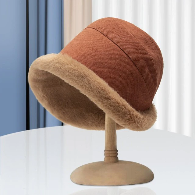 WinterGlow Beanie – Luxurious and Warm Hat for Cold Days