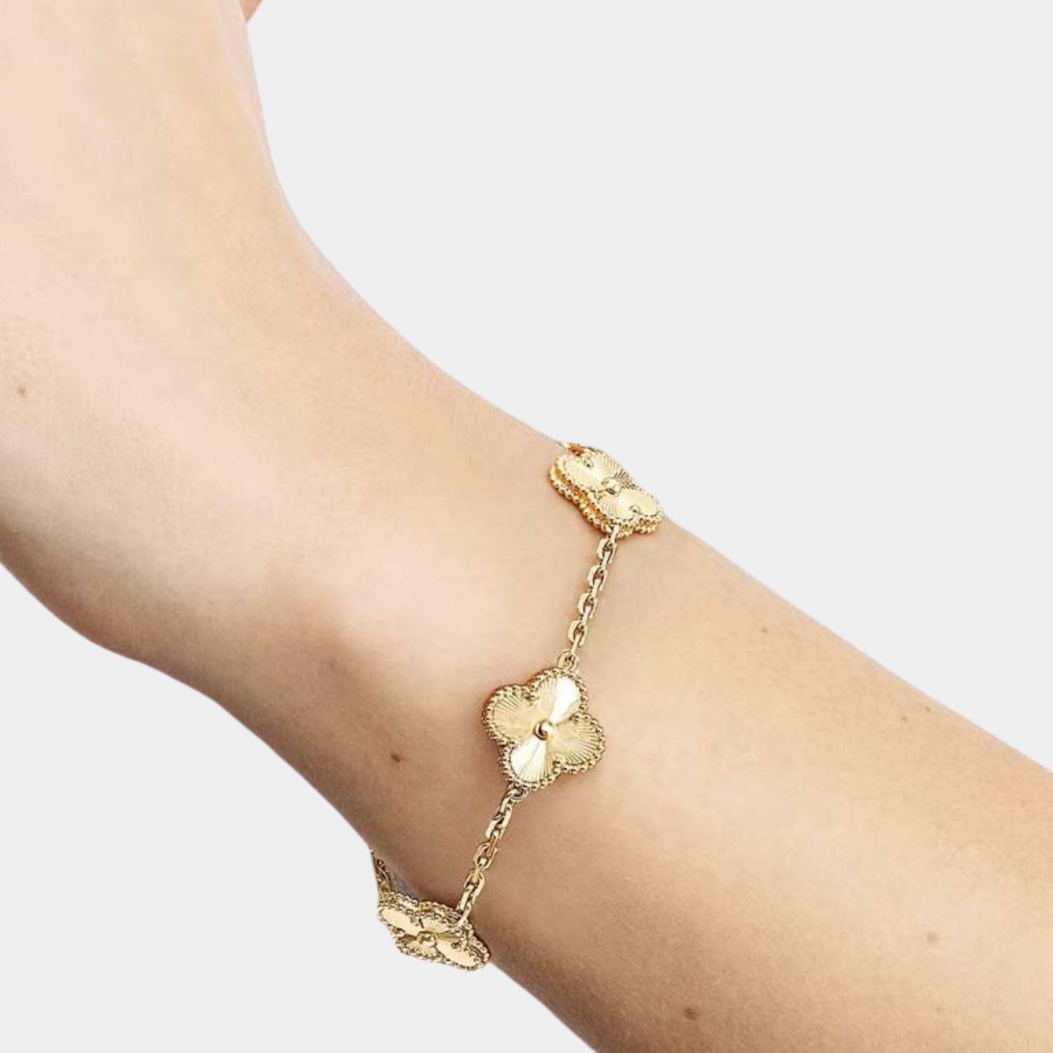 GoldenClove Jewelry Set - Elegant Clover Necklace, Bracelet & Earrings
