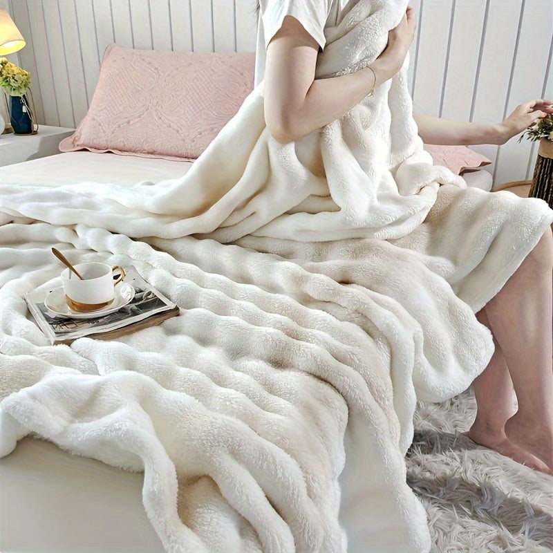 SnuggleFleece – Luxurious Soft Blanket for All Seasons