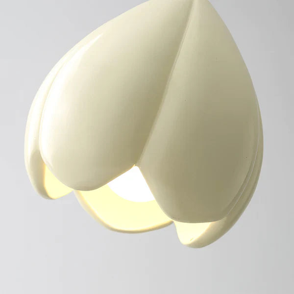 FlowerGlow Ceiling Lamp - Elegant Cream-Colored Ceiling Lamp for Warm, Atmospheric Interiors