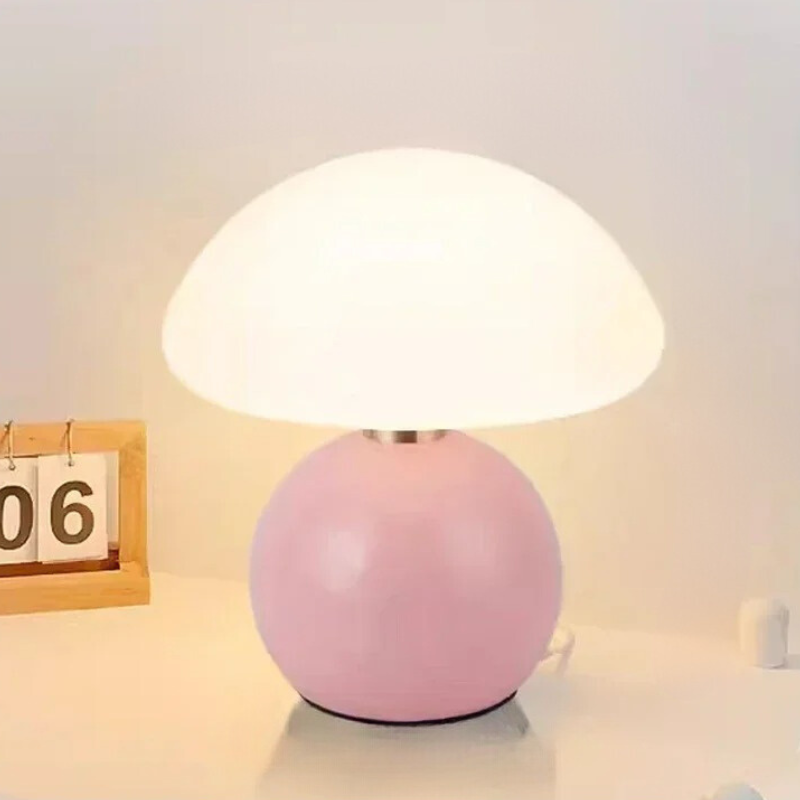 Elegant Cream Table Lamp – Atmospheric Lighting for the Home