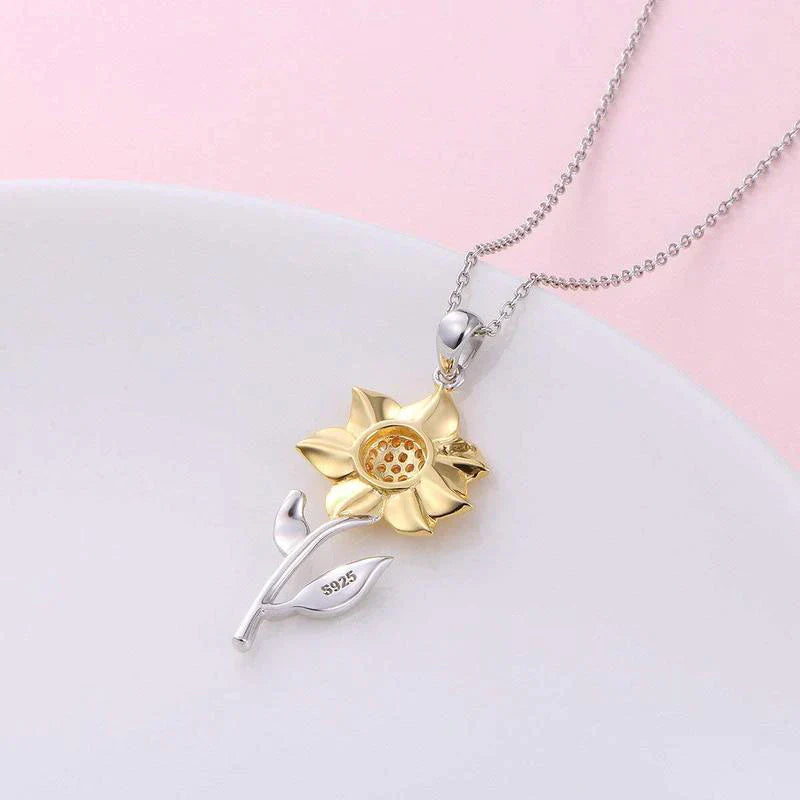 Elegant sunflower necklace in silver gold
