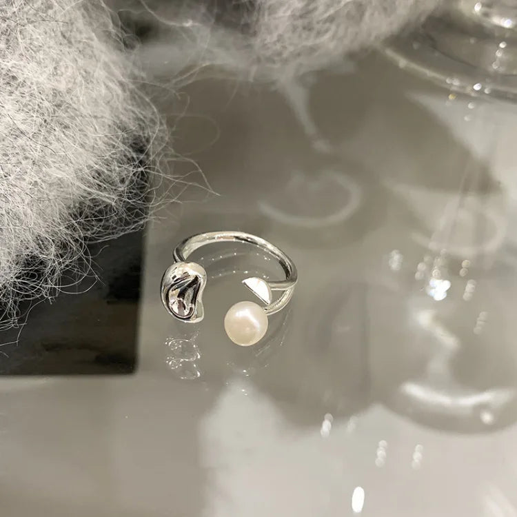 Elin Adjustable Pearl Ring - Stylish and Elegant