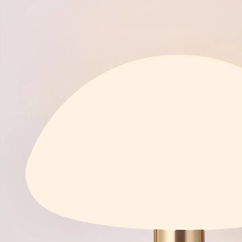Elegant Cream Table Lamp – Atmospheric Lighting for the Home