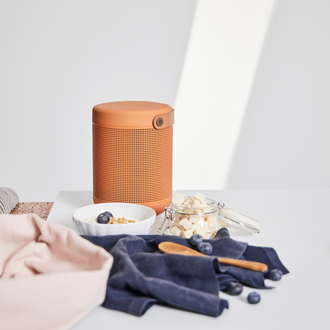 PowerBeat - Portable Bluetooth speaker with long battery life