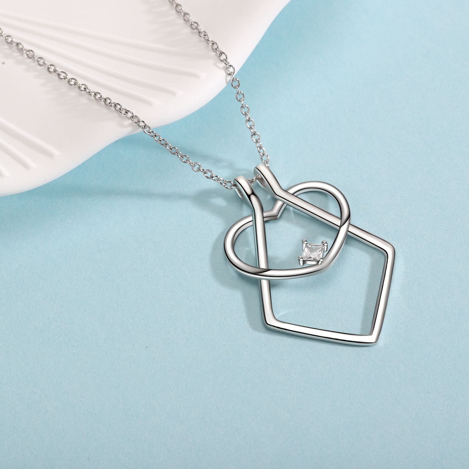 Amelina Heart Necklace with Ring Holder – Elegance in Full Bloom