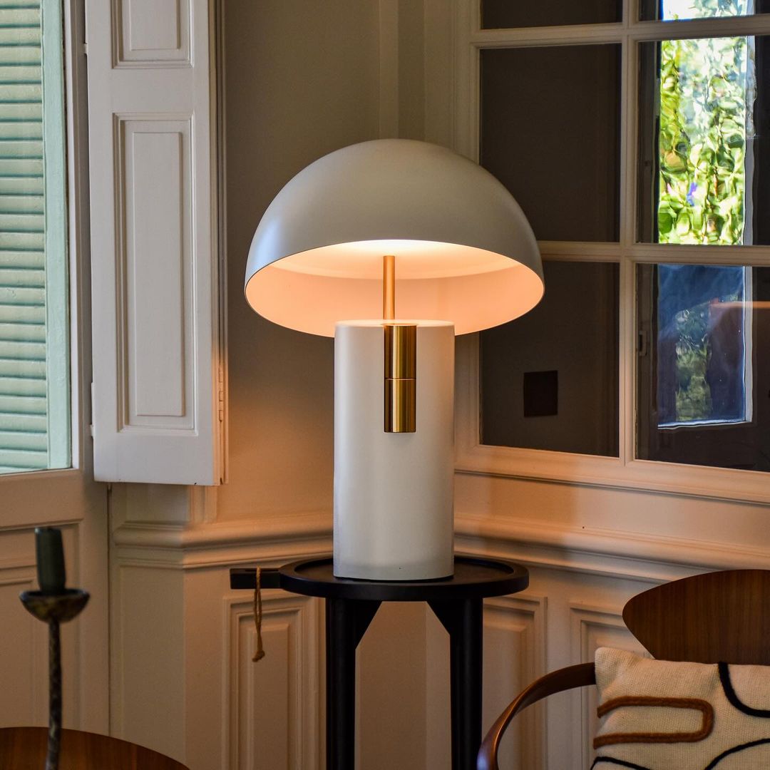 GlowAvora Table - Modern Elegant Table Lamp for Atmospheric Lighting
