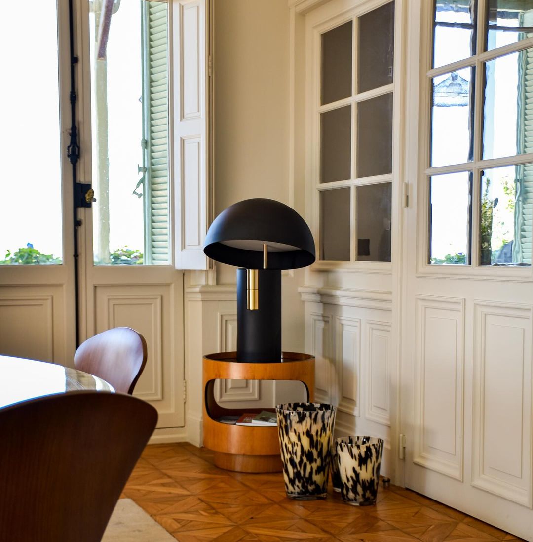 GlowAvora Table - Modern Elegant Table Lamp for Atmospheric Lighting