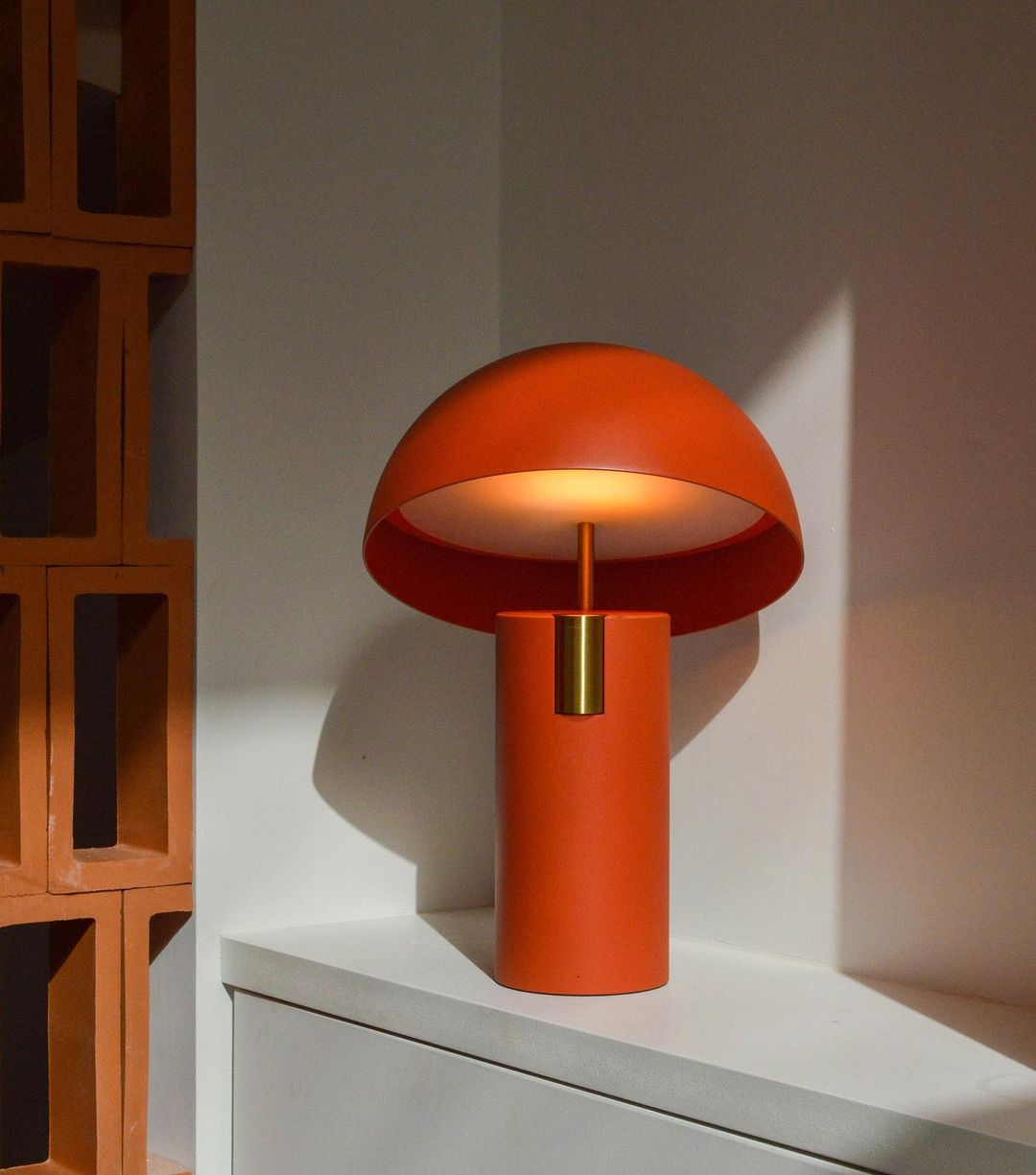 GlowAvora Table - Modern Elegant Table Lamp for Atmospheric Lighting