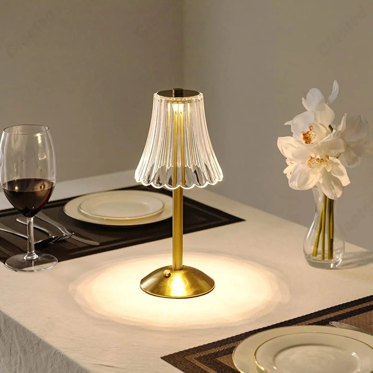 Cristalglow - Chic Trådlampa med Elegant Kristalldekoration