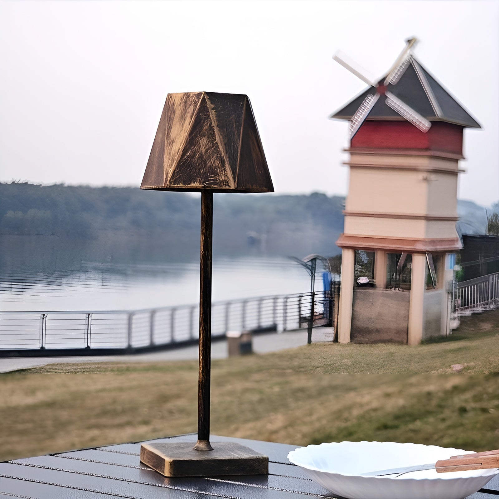 Elegant Retro LED Table Lamp - Wireless & Rechargeable