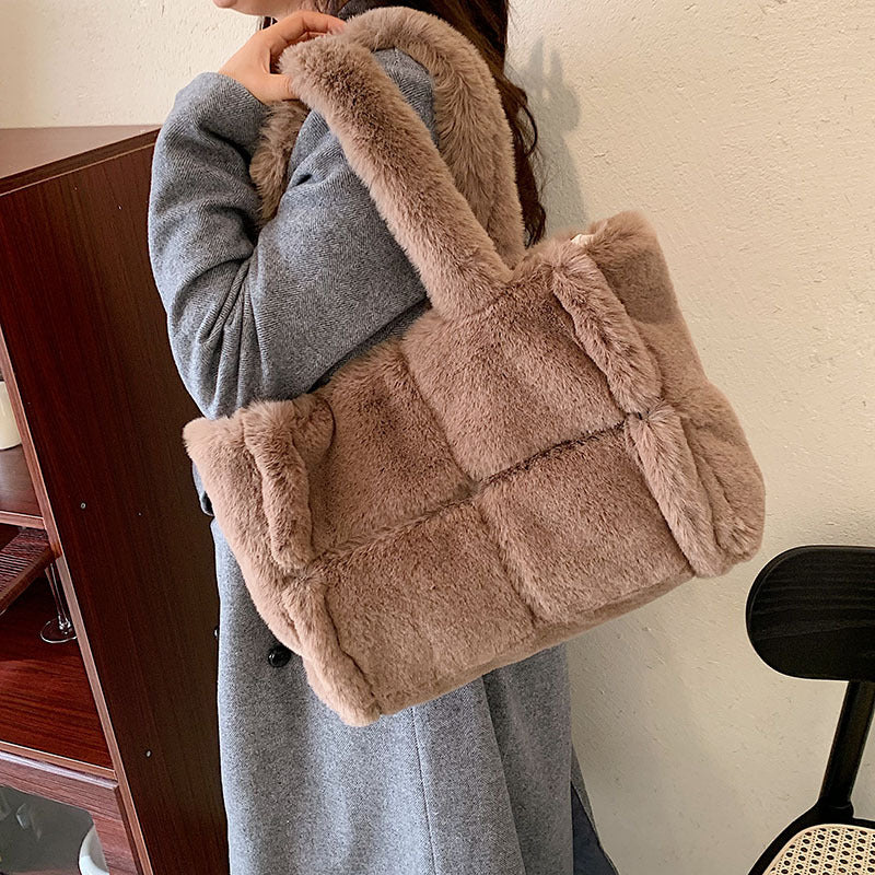 Pipa Plush Bag – Winter Comfortable Women's Handbag