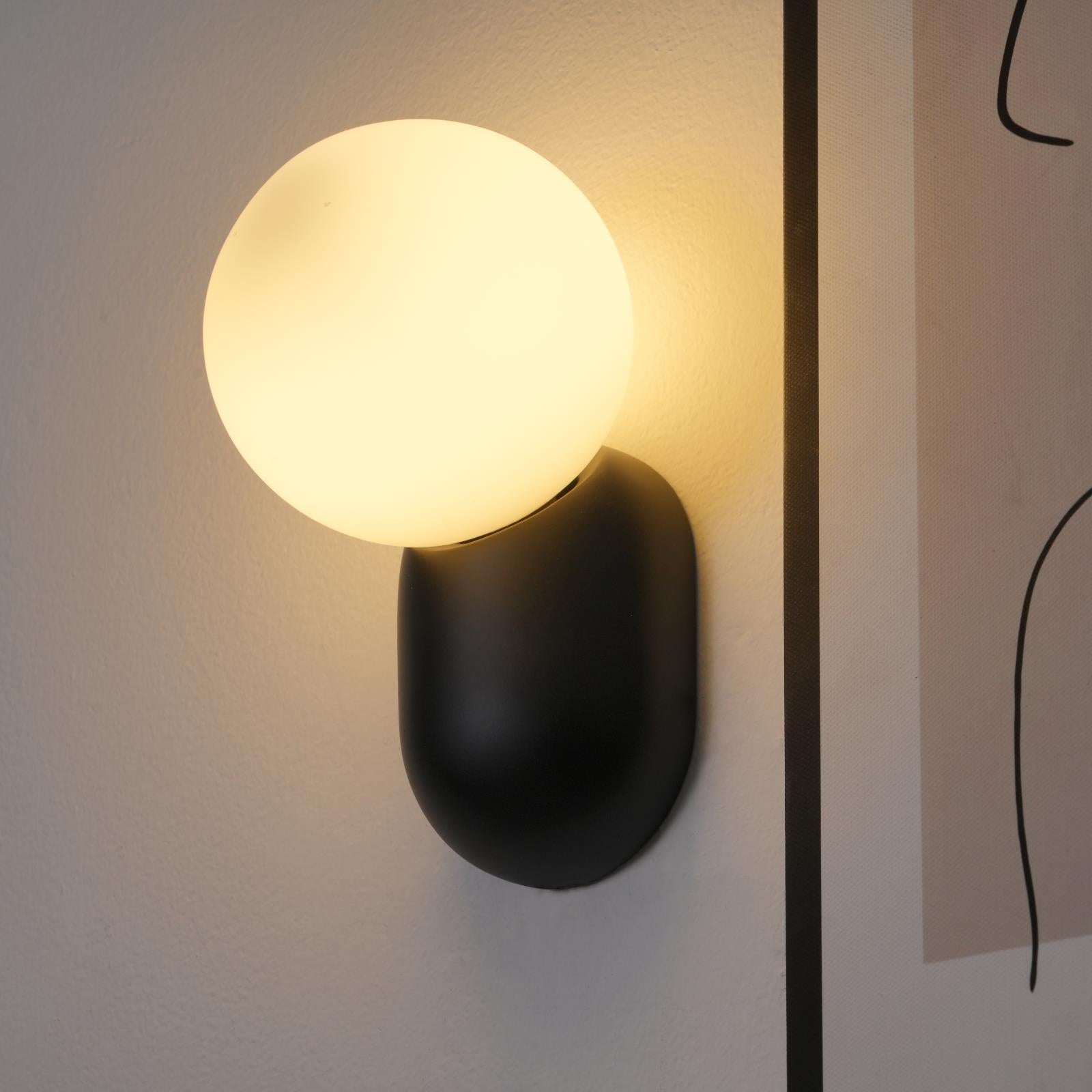 ChicGlow Resin Wall Lamp – Elegance and Energy Saving in One