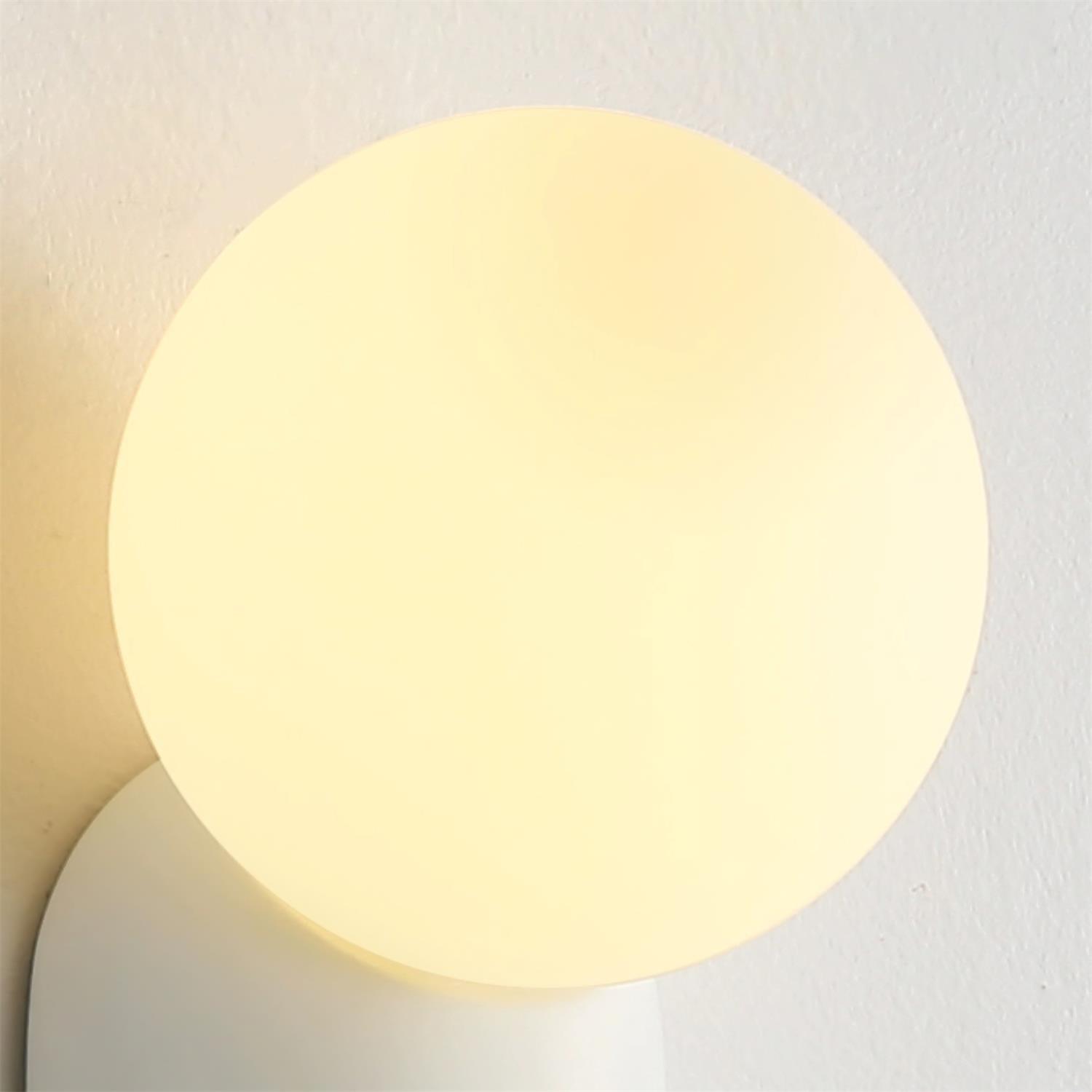 ChicGlow Resin Wall Lamp – Elegance and Energy Saving in One