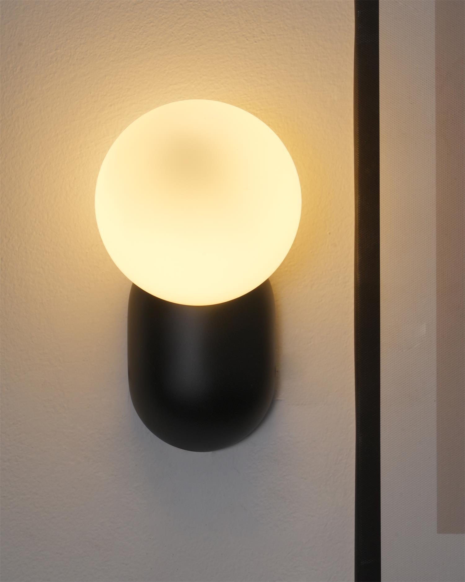 ChicGlow Resin Wall Lamp – Elegance and Energy Saving in One