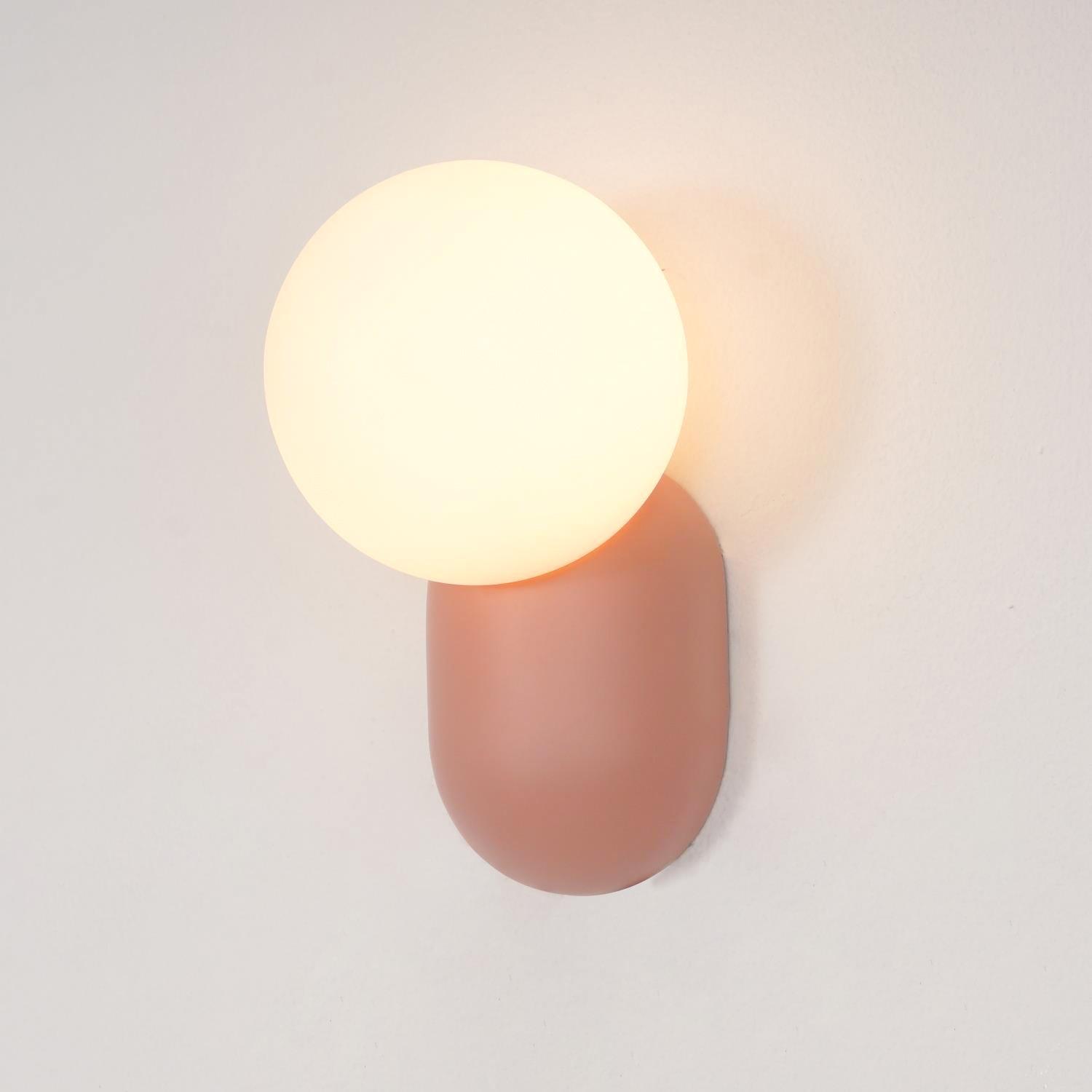ChicGlow Resin Wall Lamp – Elegance and Energy Saving in One