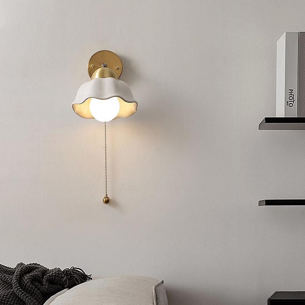 Retro White Flowers Wall Lamp - Vintage Style for Your Decor