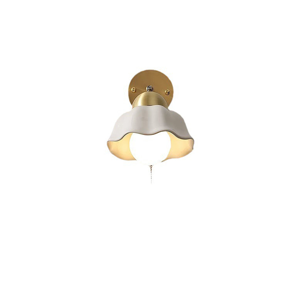 Retro White Flowers Wall Lamp - Vintage Style for Your Decor
