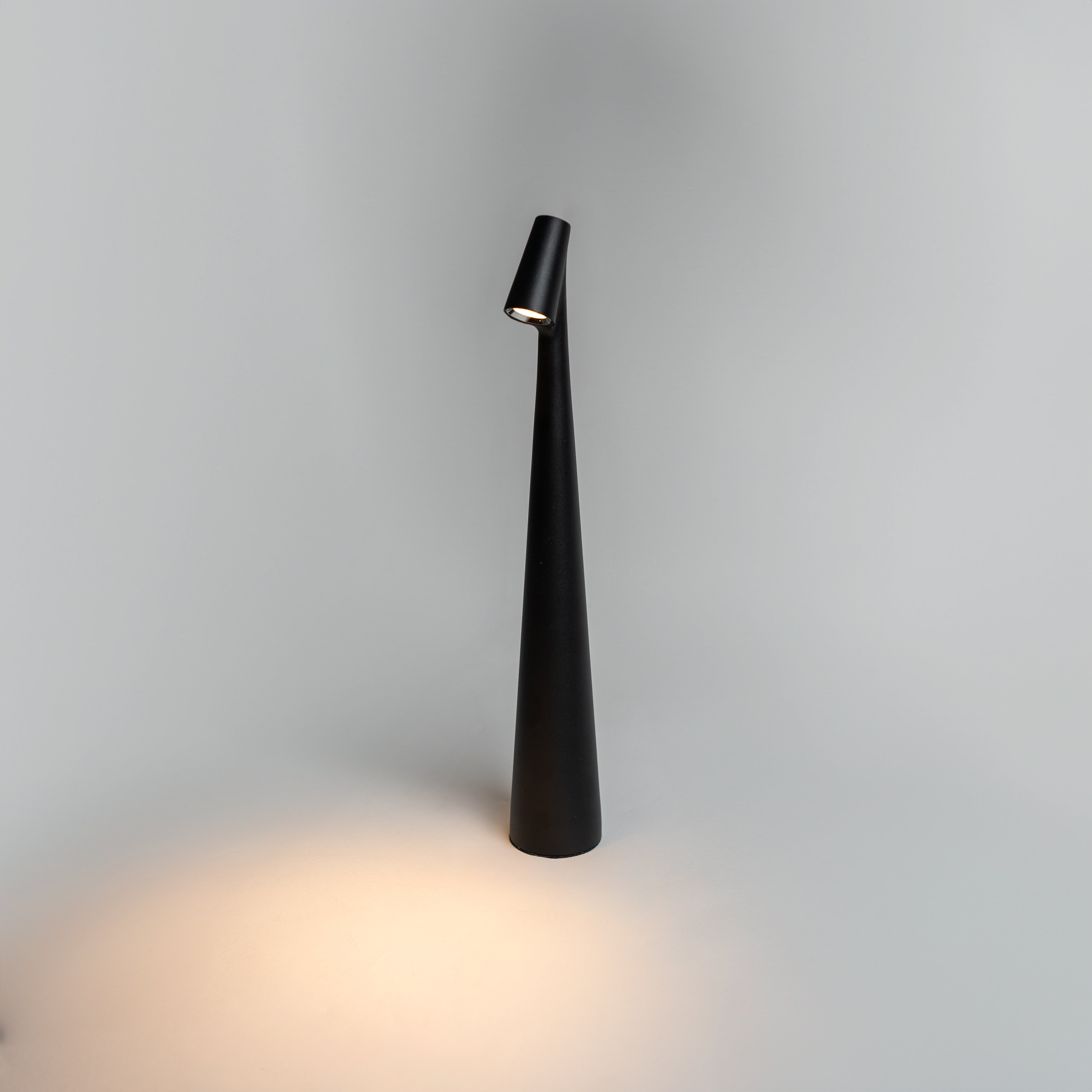 LumiSlim – Rechargeable LED Table Lamp in Style