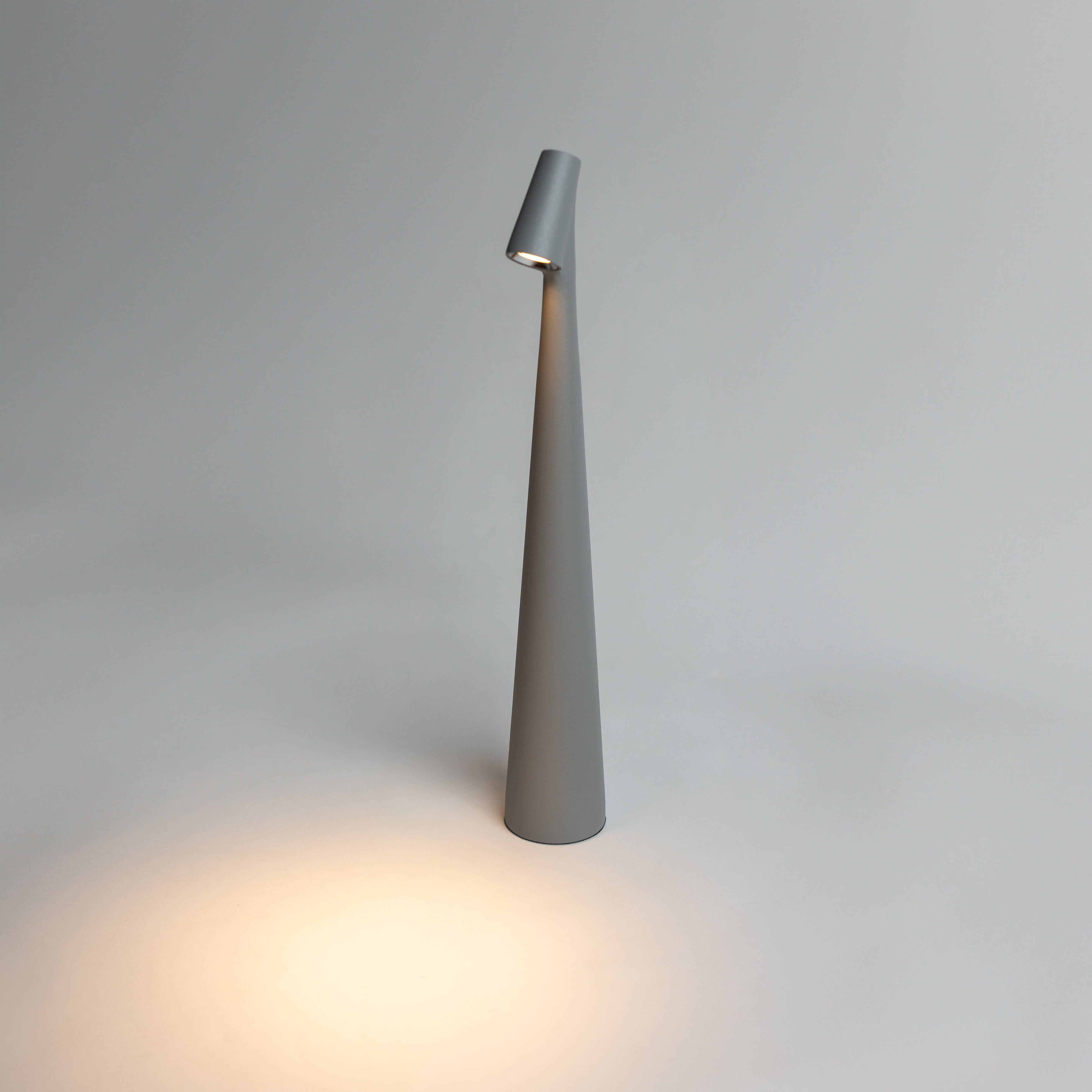 LumiSlim – Rechargeable LED Table Lamp in Style