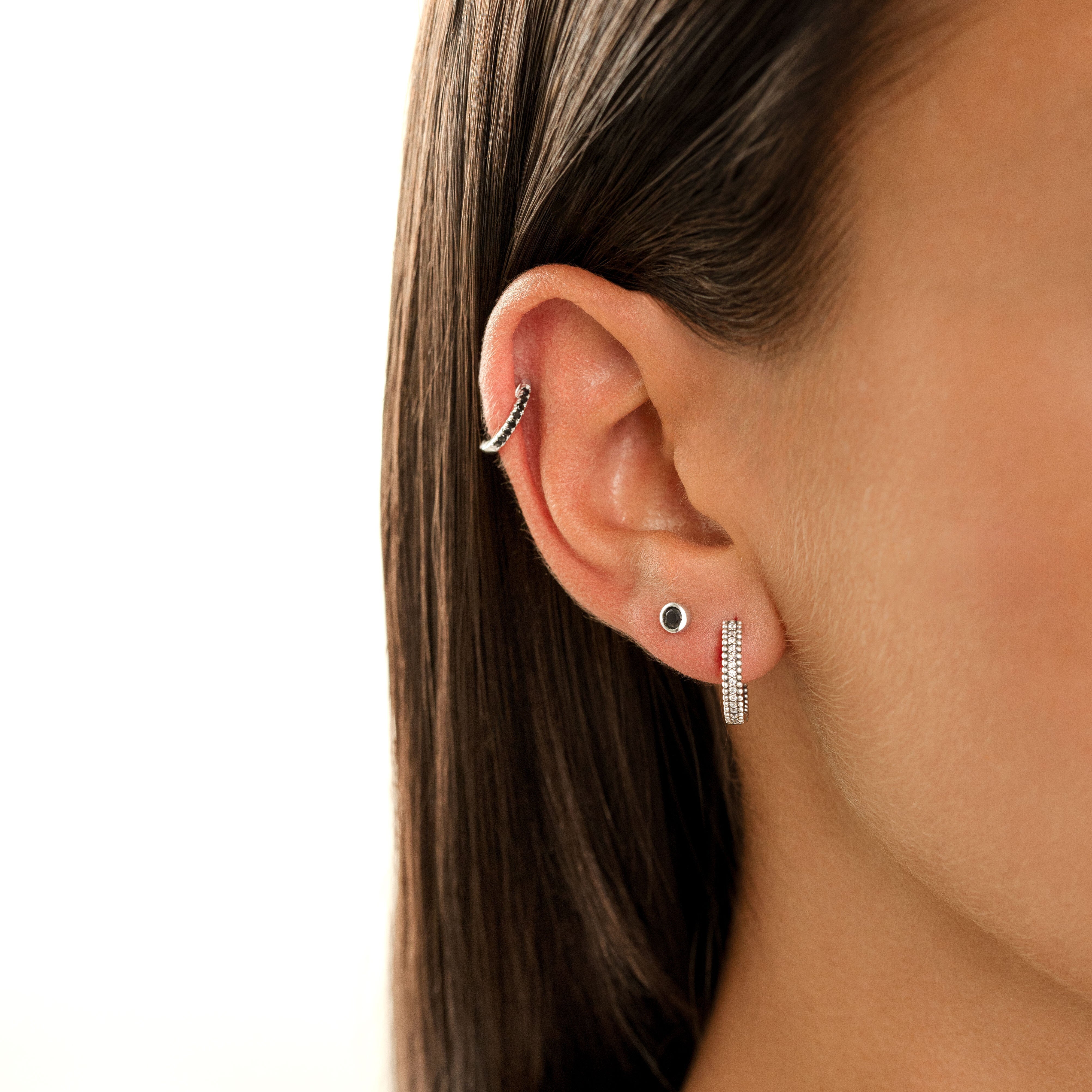 Amira Elegant Compact Circle Earrings