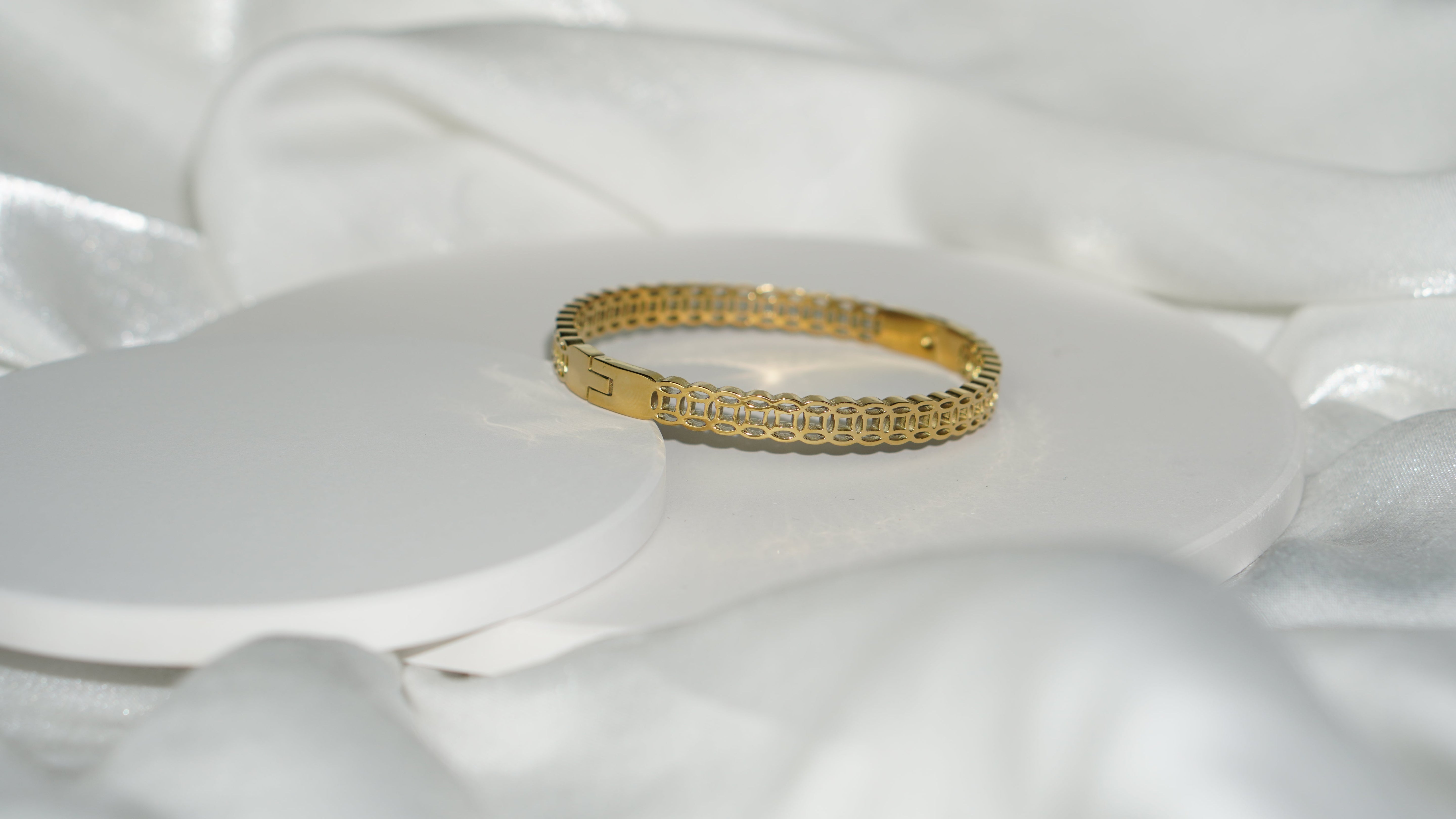 WealthMagnet Bracelet – Luxury Bracelet for Success