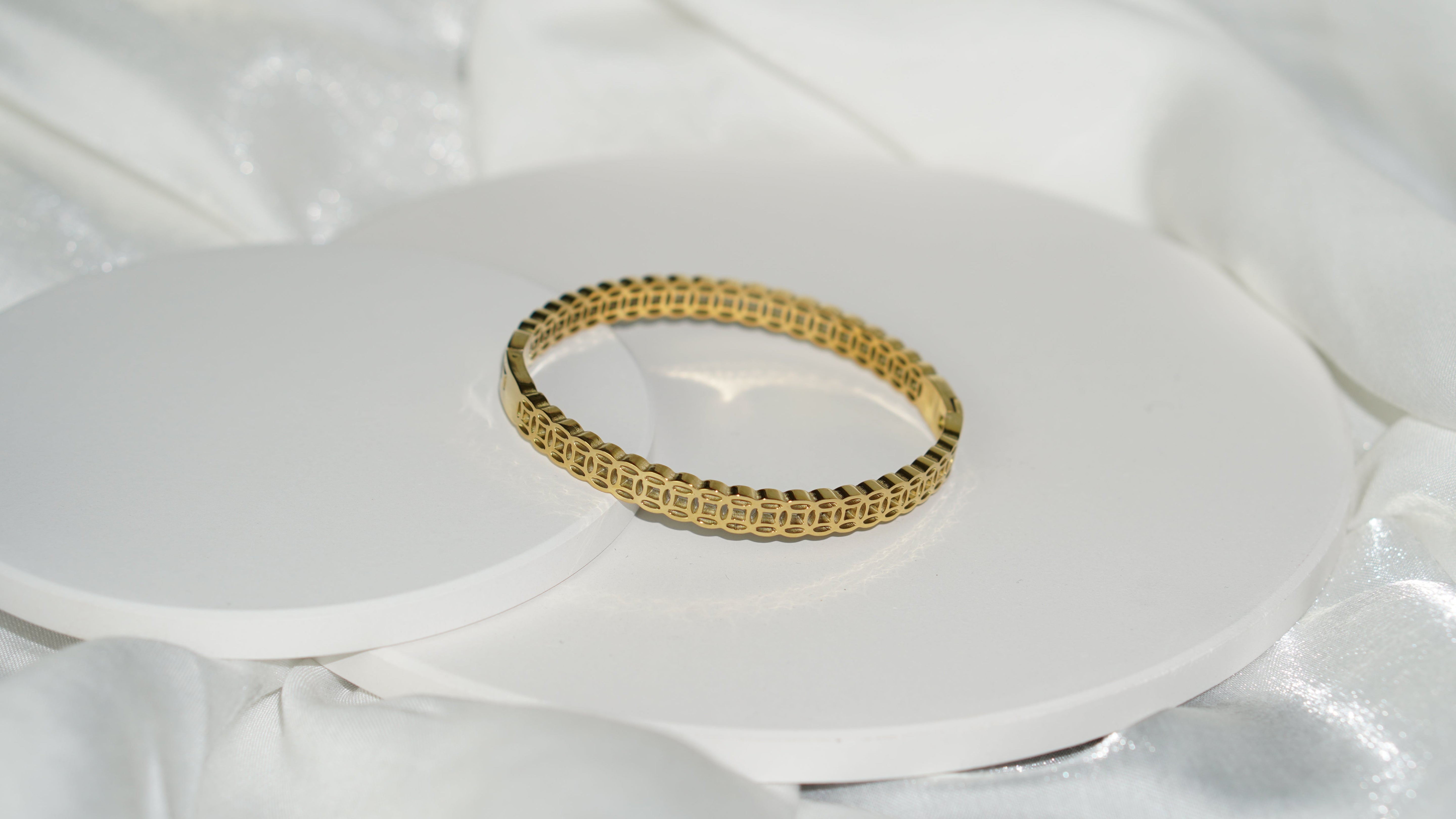 WealthMagnet Bracelet – Luxury Bracelet for Success