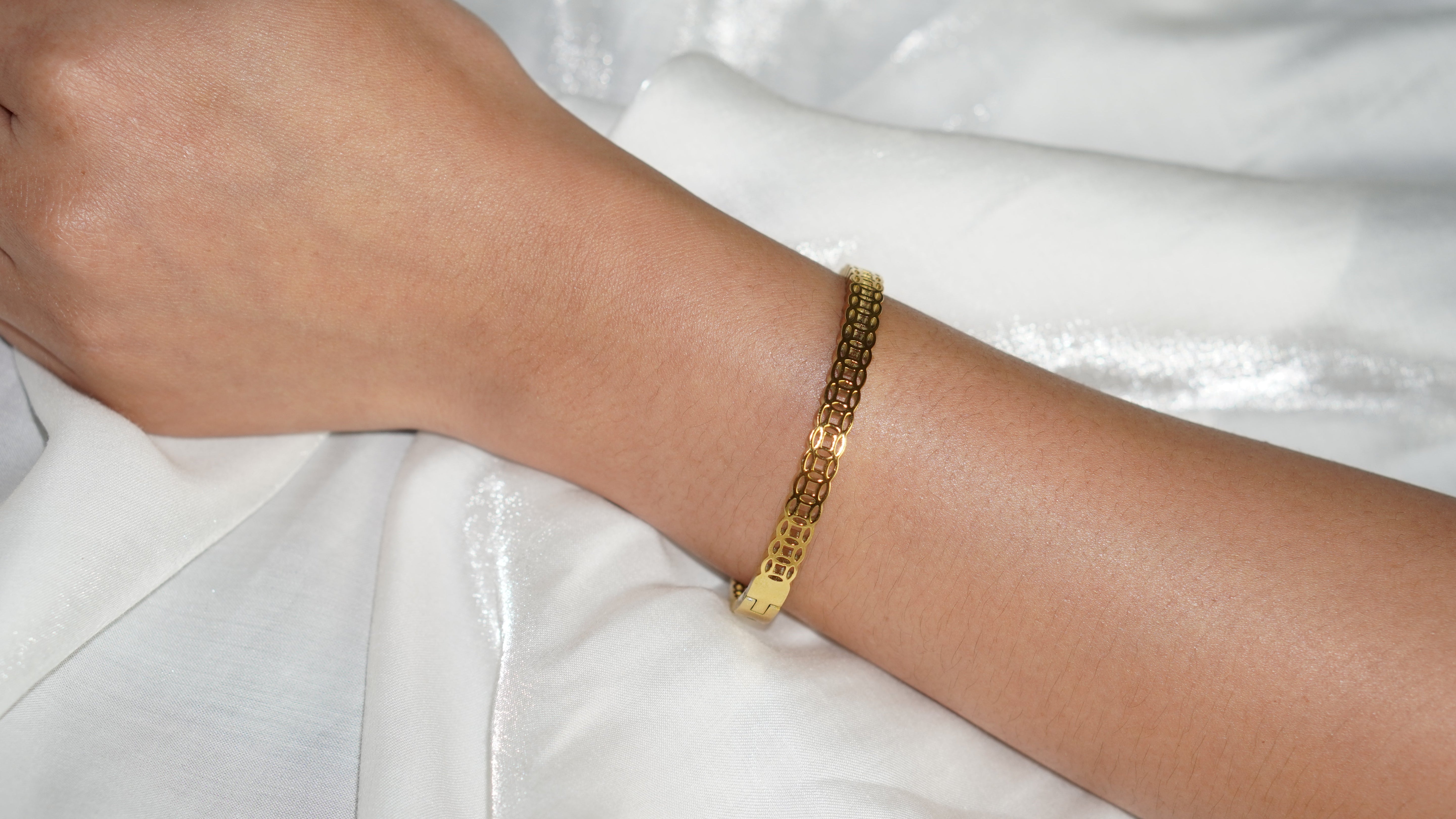 WealthMagnet Bracelet – Luxury Bracelet for Success