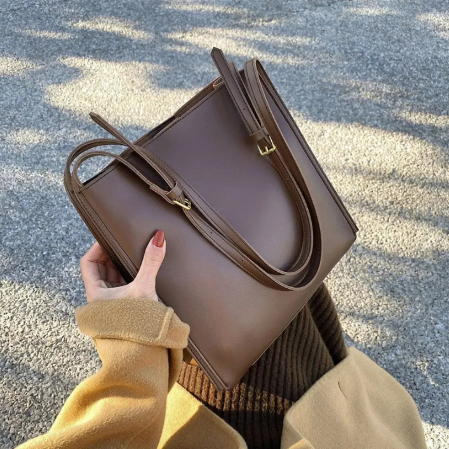RetroChic Handbag – Vintage Style Fashion Bag