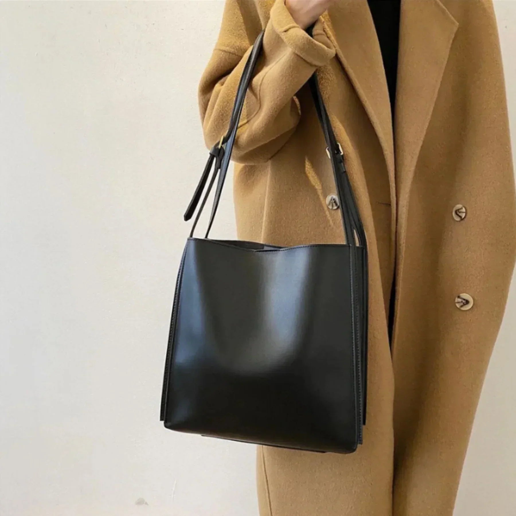 RetroChic Handbag – Vintage Style Fashion Bag