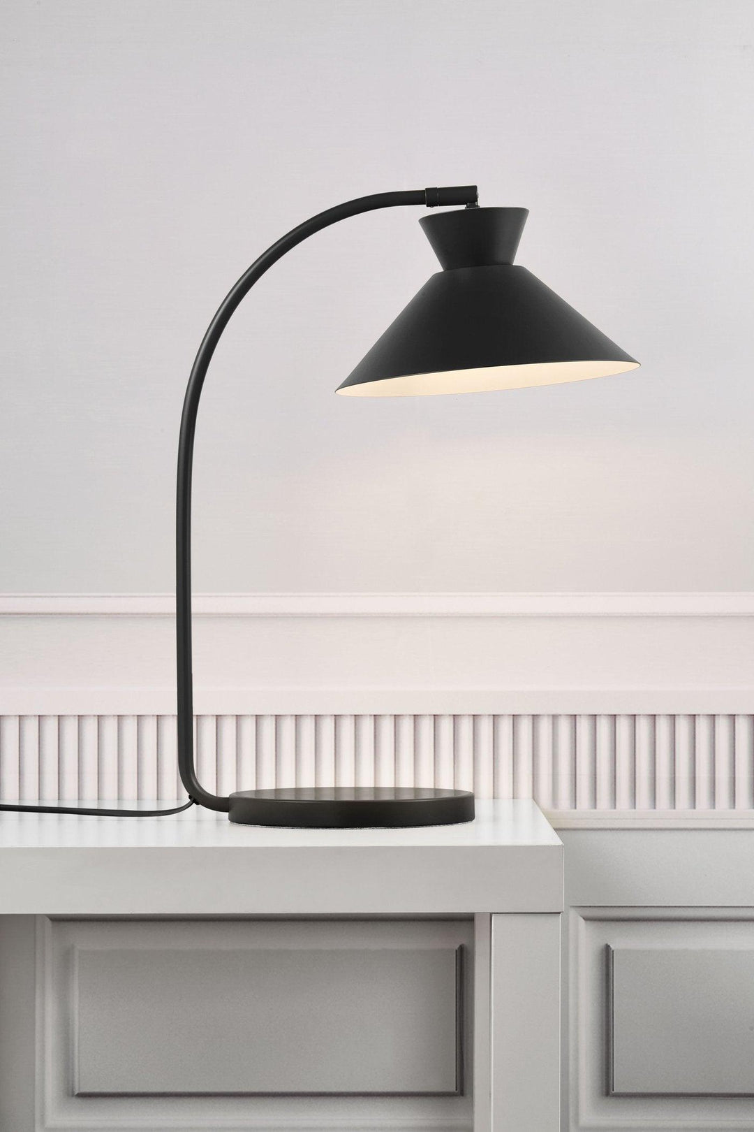 Elegant Retro Lamp - for a Stylish Interior Transformation