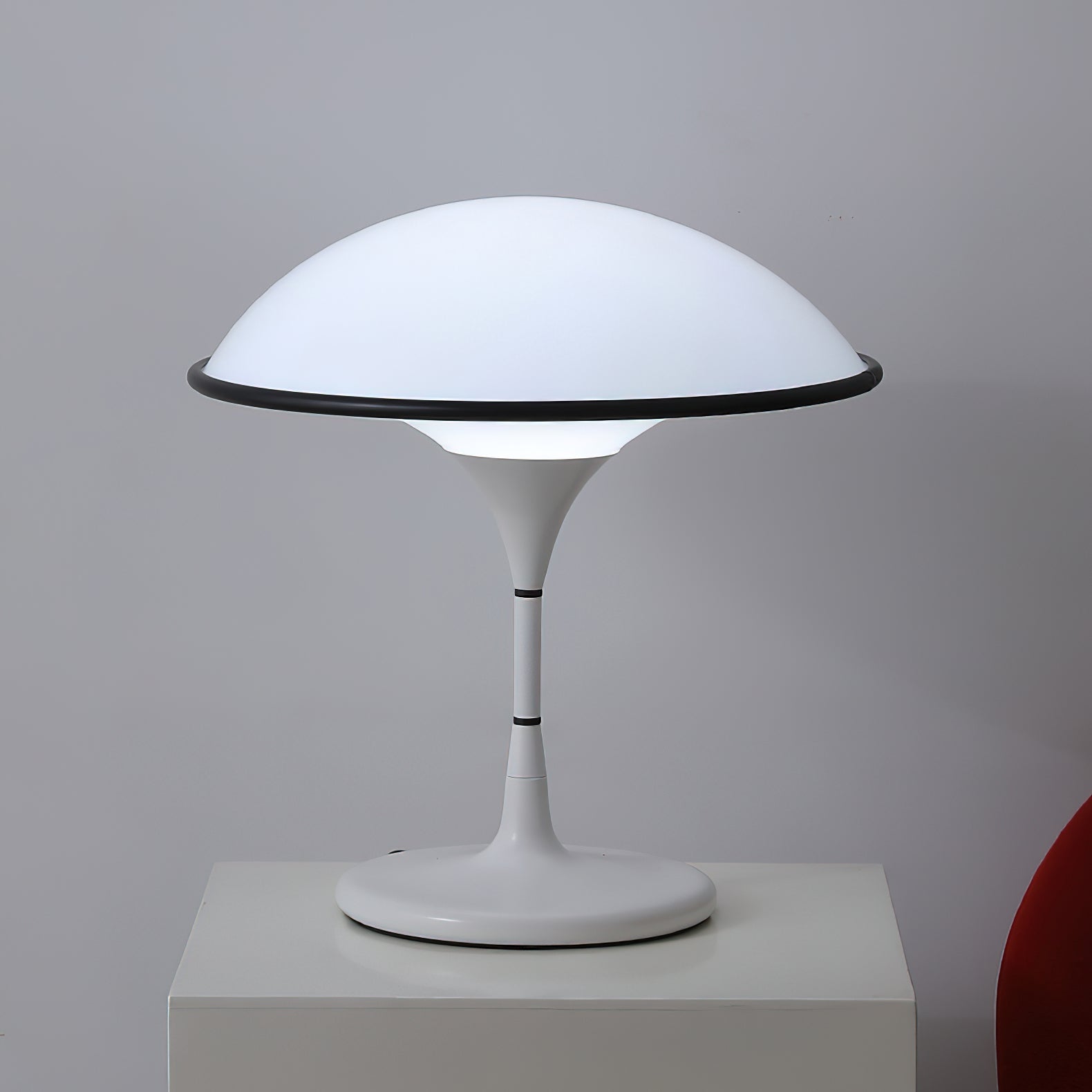 ArtistryGlow Table Lamp - Elegant Table Lamp for Atmospheric Lighting