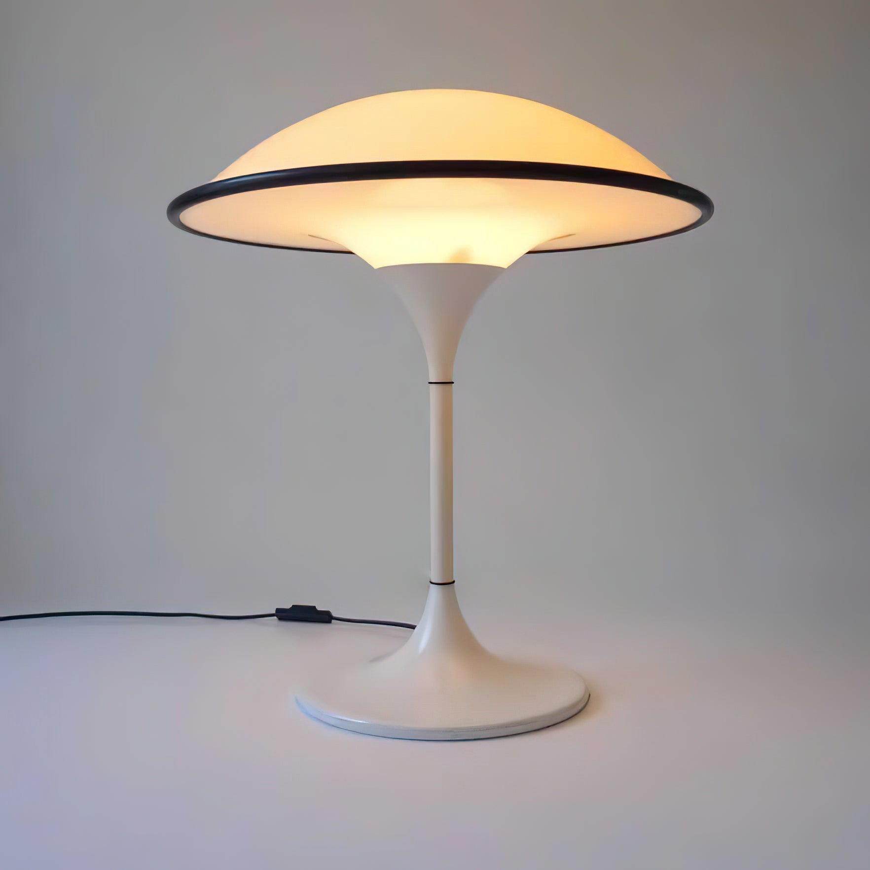 ArtistryGlow Table Lamp - Elegant Table Lamp for Atmospheric Lighting